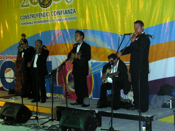Estillo de cuarteto de cuerdas mexicano de principios del siglo XX. en la ciudad de San Luis Potosí en México. Noviembre 2005.