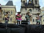 Koncert Mariachi Azteca na Staroměstském náměstí v Praze v květnu 2006.